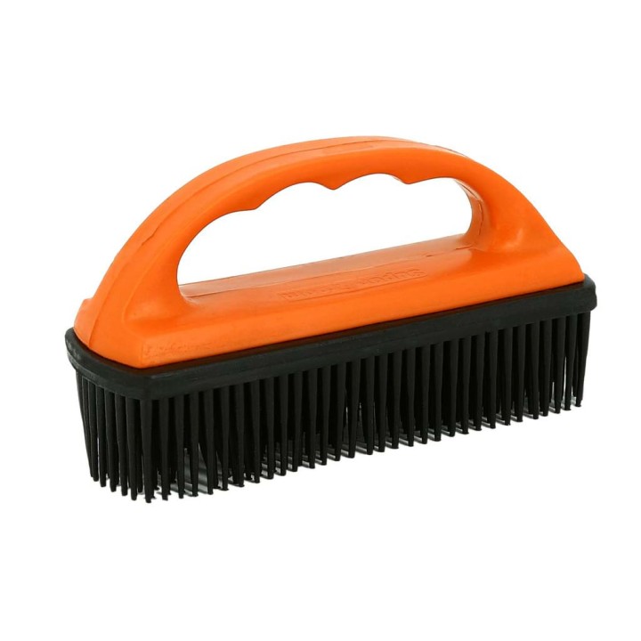 Brosse caoutchouc pour tapis